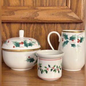 Mikasa Bone China Casa Holly Creamer Sugar Bowl Set - Christmas